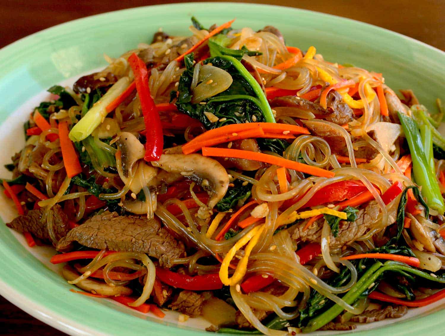 Du lich han Quoc japchae_plate-min (1)